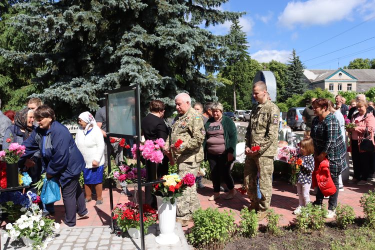 Зі сльозами на очах