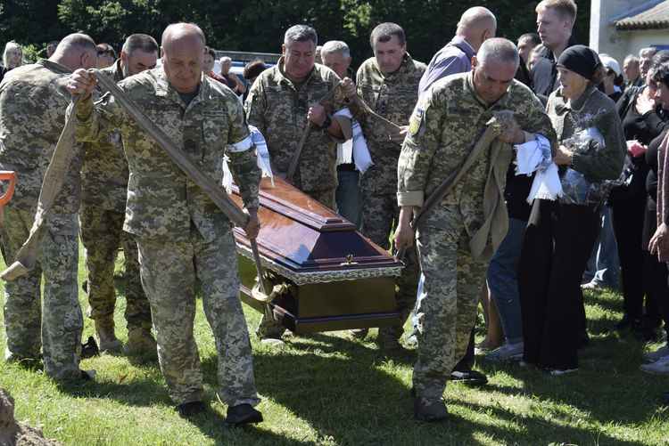 Зустріли і провели в останню дорогу