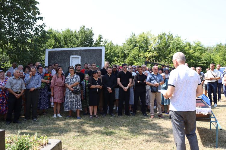 попрощалась із Героєм