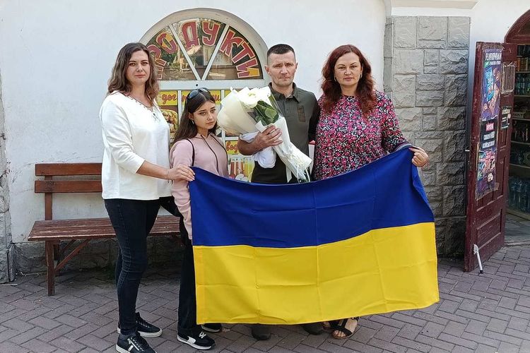 Вітаємо незламного Героя, який повернувся з полону