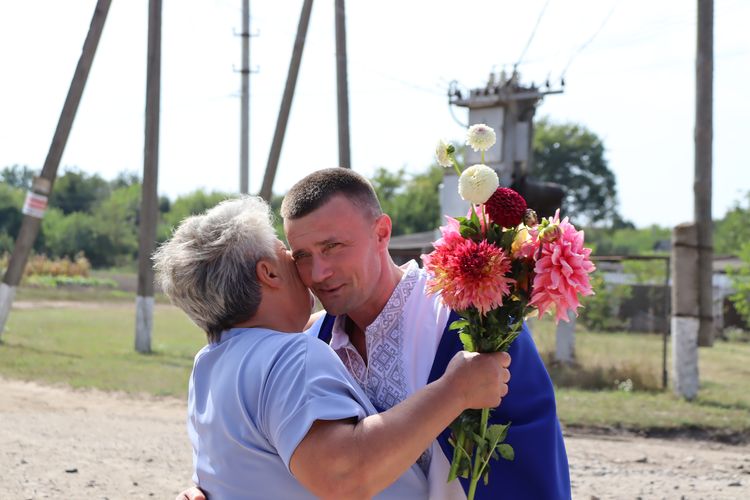 повернувся з полону