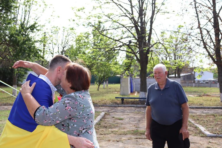 повернувся з полону