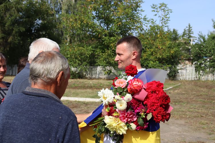 повернувся з полону