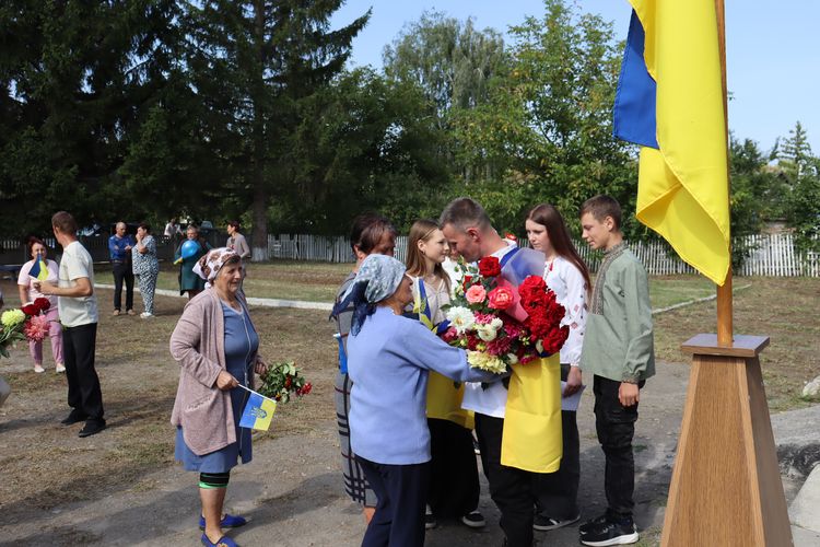 повернувся з полону