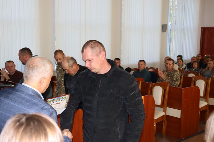 Низько вклоняємося захисникам та захисницям