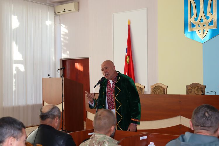 Низько вклоняємося захисникам та захисницям