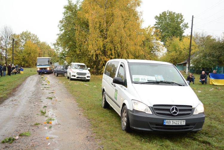 Заплакало небо, трава похилилась