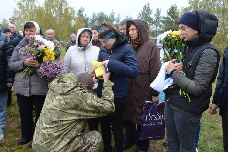 Заплакало небо, трава похилилась