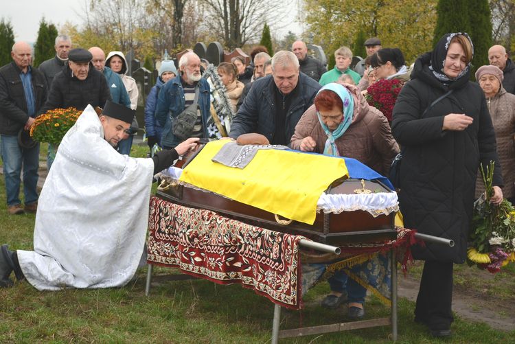 Провели в останню земну дорогу