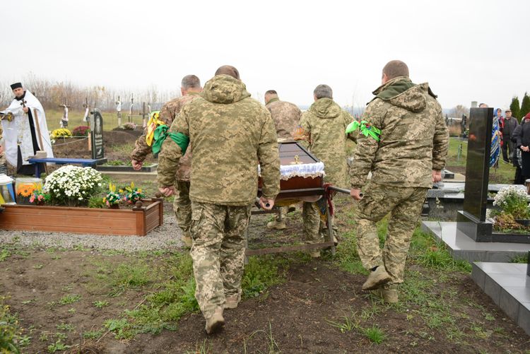 Провели в останню земну дорогу